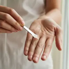 Peeling kawitacyjny w domu: Przewodnik krok po kroku do gładkiej cery